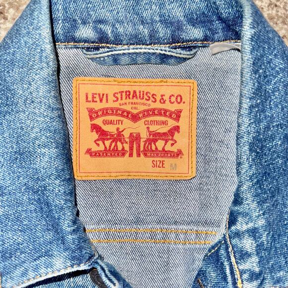 Levi's Levi Strauss Men's Blue Denim Wash Trucker Jacket in Blue Size Medium - Picture 2 of 13
